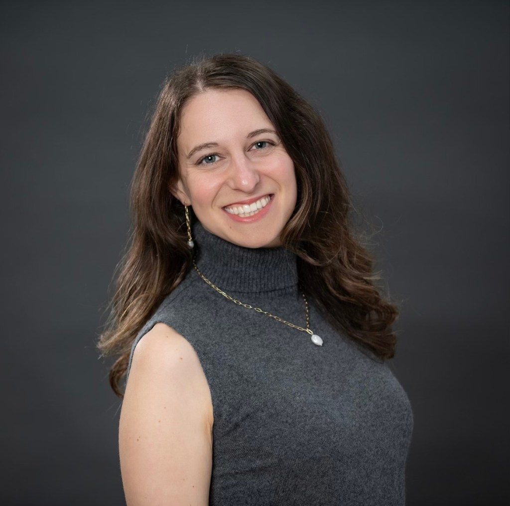 Headshot of Elizabeth